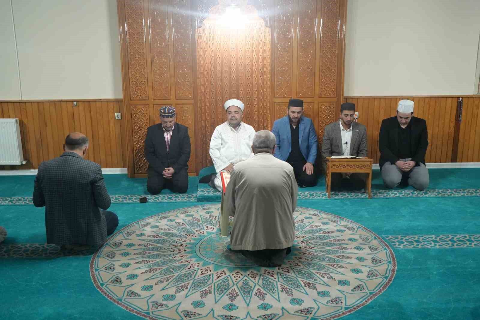 Muş’ta Gazze için camilerde dua edildi