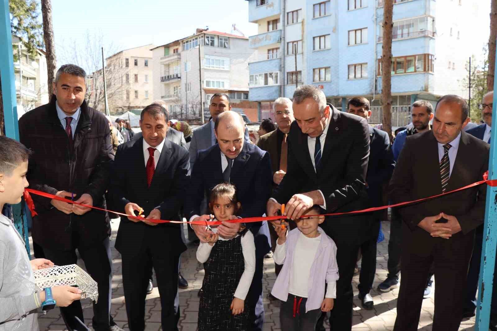 Oltu’da Bilim Şenliği: Miniklerden büyük projeler