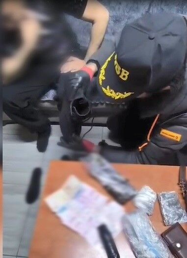 Yabancı uyruklu şahsın ayakkabısından uyuşturucu çıktı