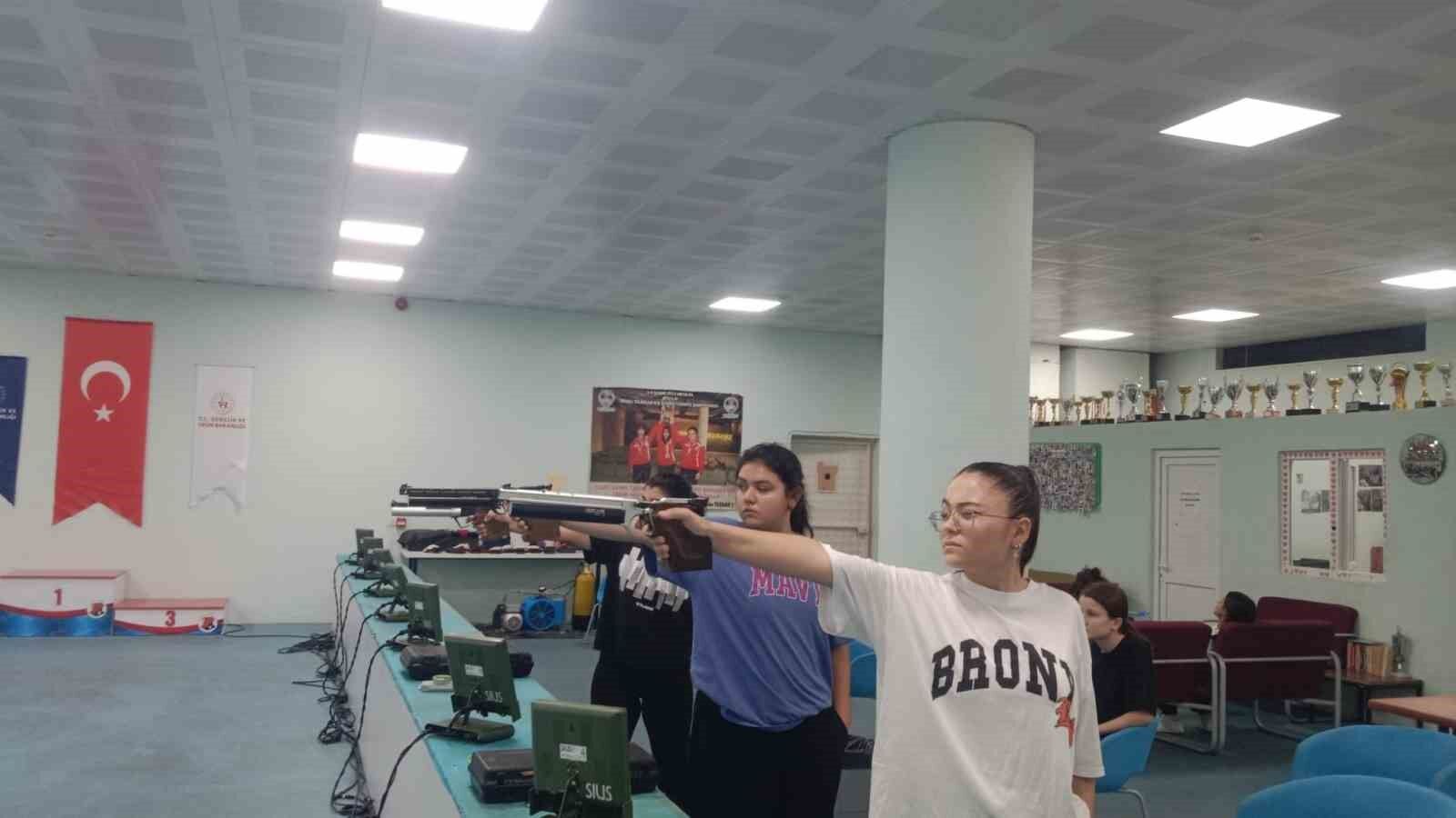 Gençler hedefleri on ikiden vurdu