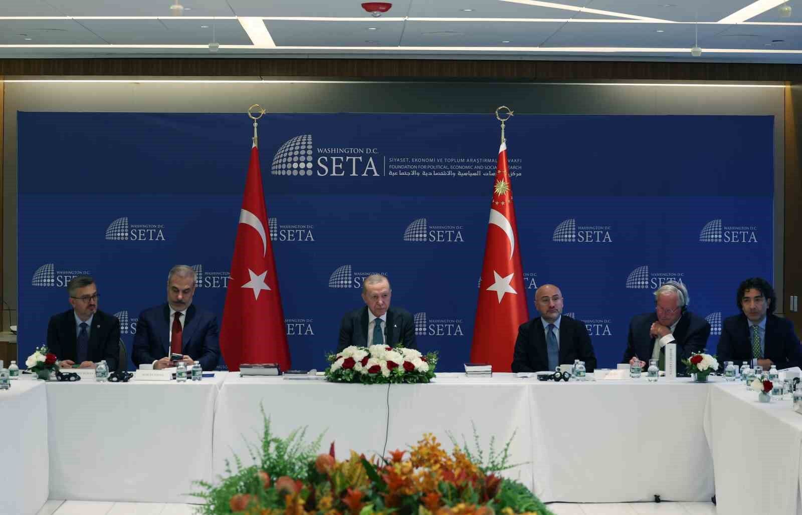 Cumhurbaşkanı Erdoğan, SETA eşgüdümünde ABD’li düşünce kuruluşu temsilcileriyle bir araya geldi