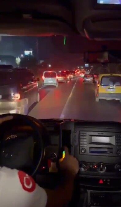 Fermuar sistemiyle ambulansa yol verilmesi sosyal medyada gündem oldu