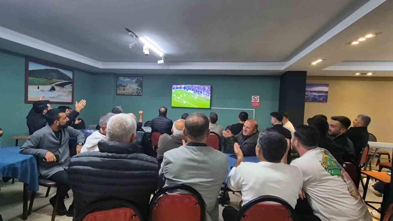 Türkiye gol yağdırdı, galibiyeti acıyla kutladılar