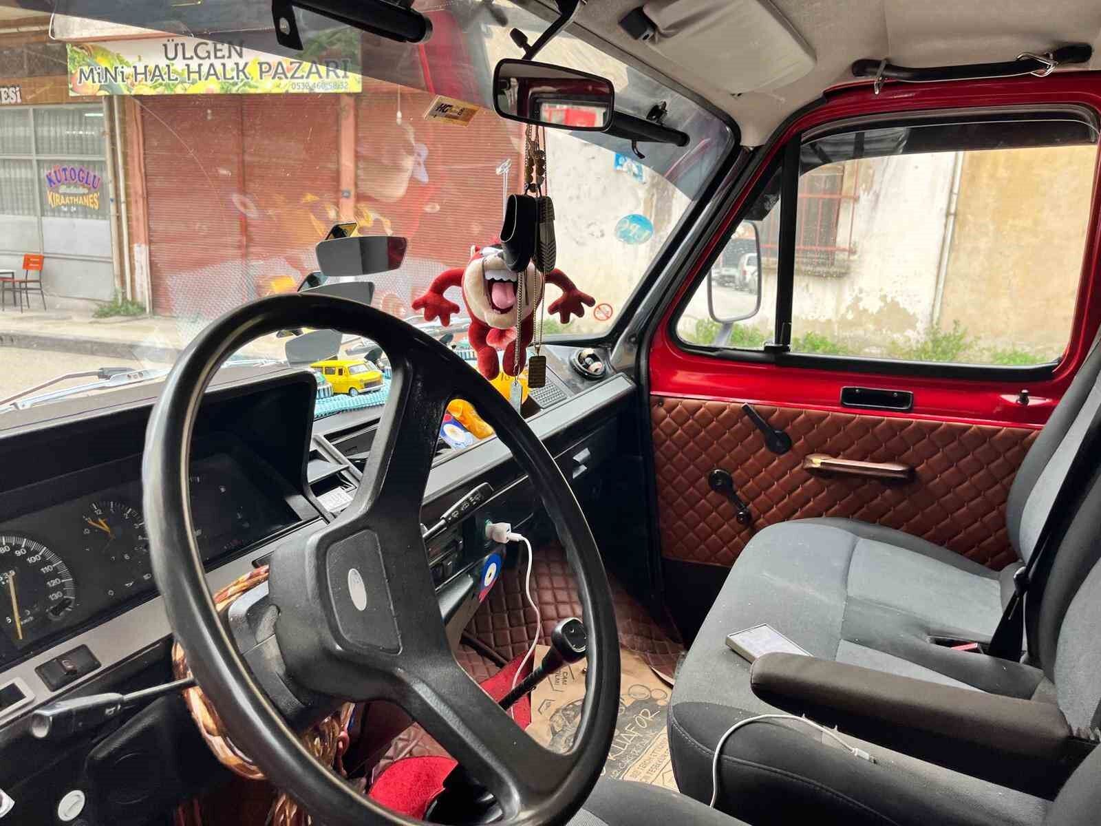 1979 model aracını ‘Çiçek Abbas’ minibüsüne benzetti