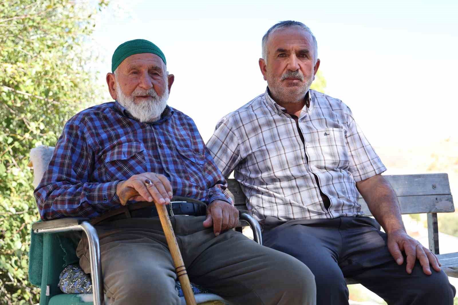 95 yaşındaki Mahmut dede, sağlıklı yaşamın sırrının süt ürünleri olduğunu söyledi
