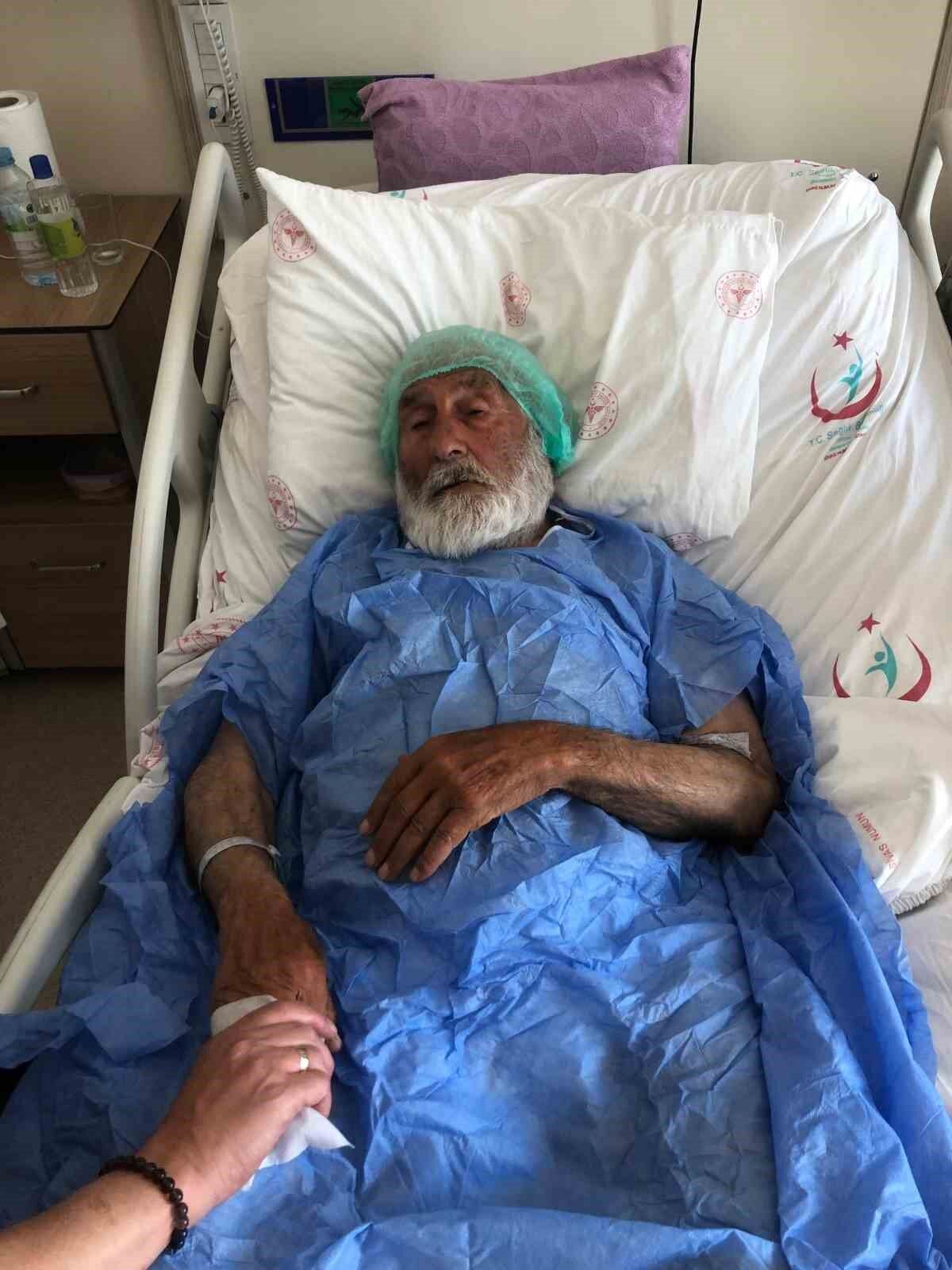 95 yaşındaki Mahmut dede, sağlıklı yaşamın sırrının süt ürünleri olduğunu söyledi