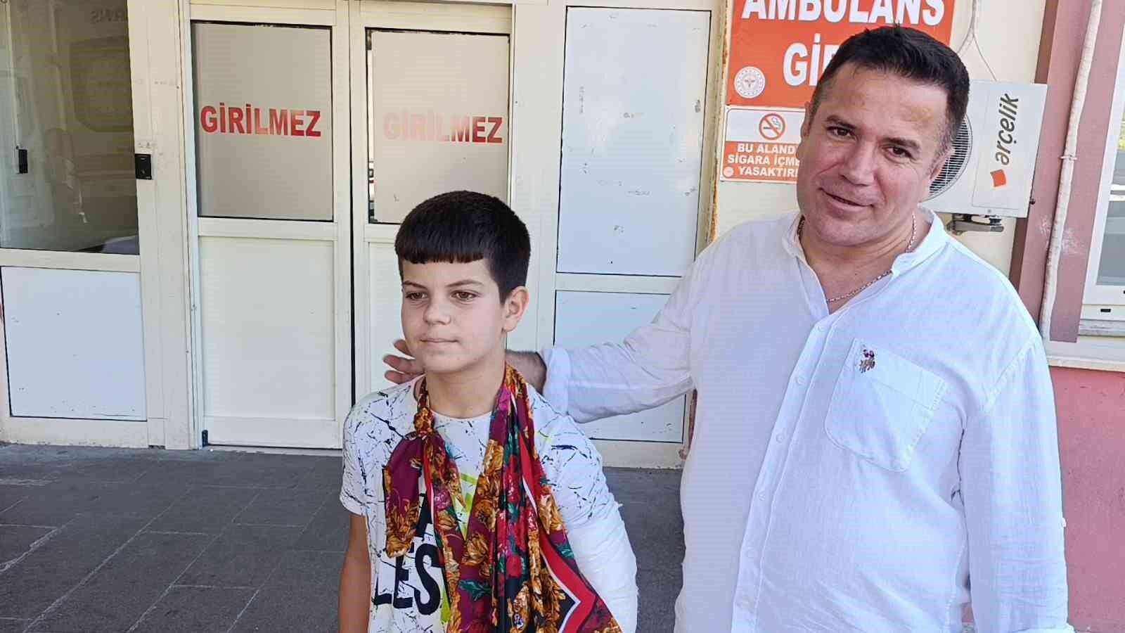Düşüp kolunu kıran çocuğu aracına alıp hastaneye yetiştirdi