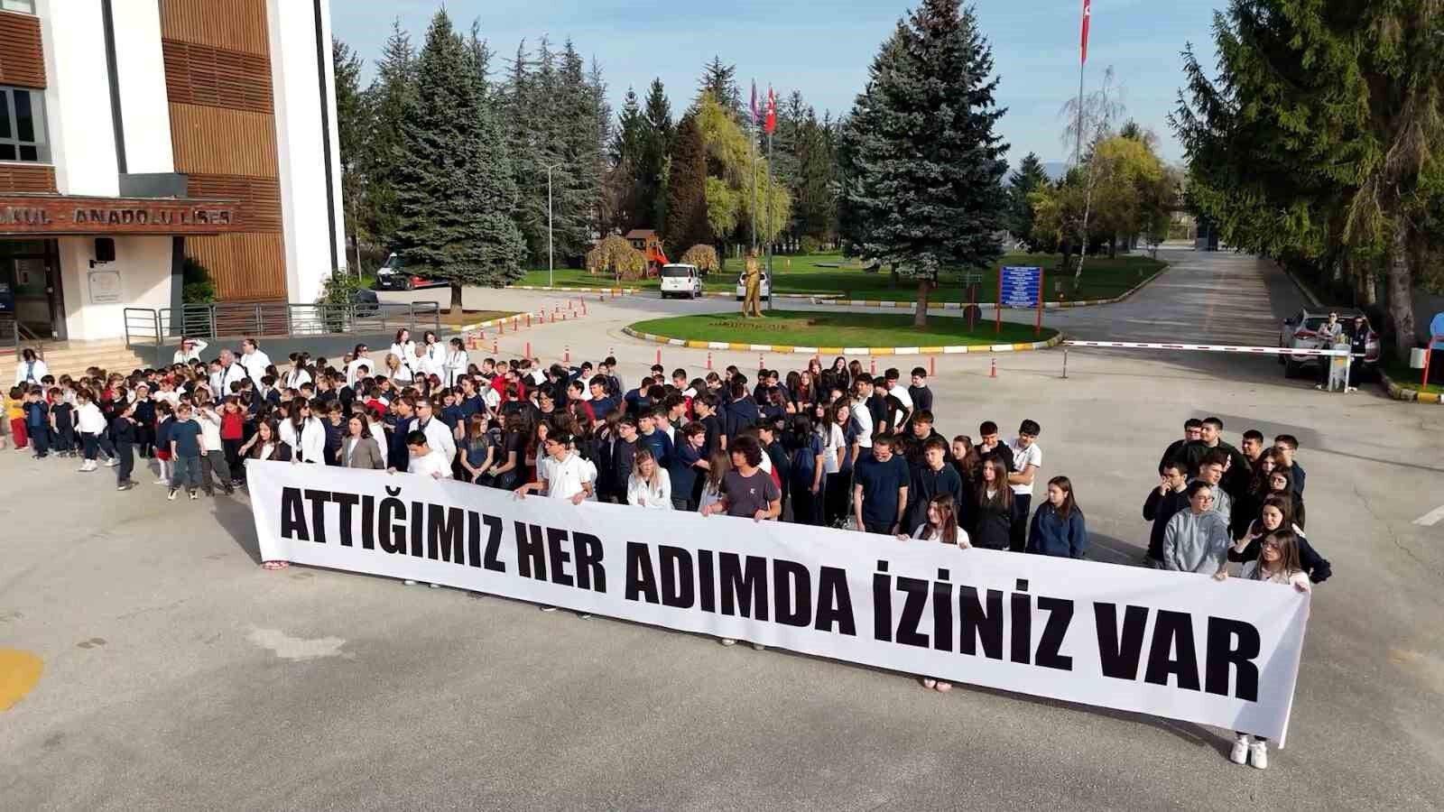 Yürüyüşü ile fenomen olan öğretmene sürpriz