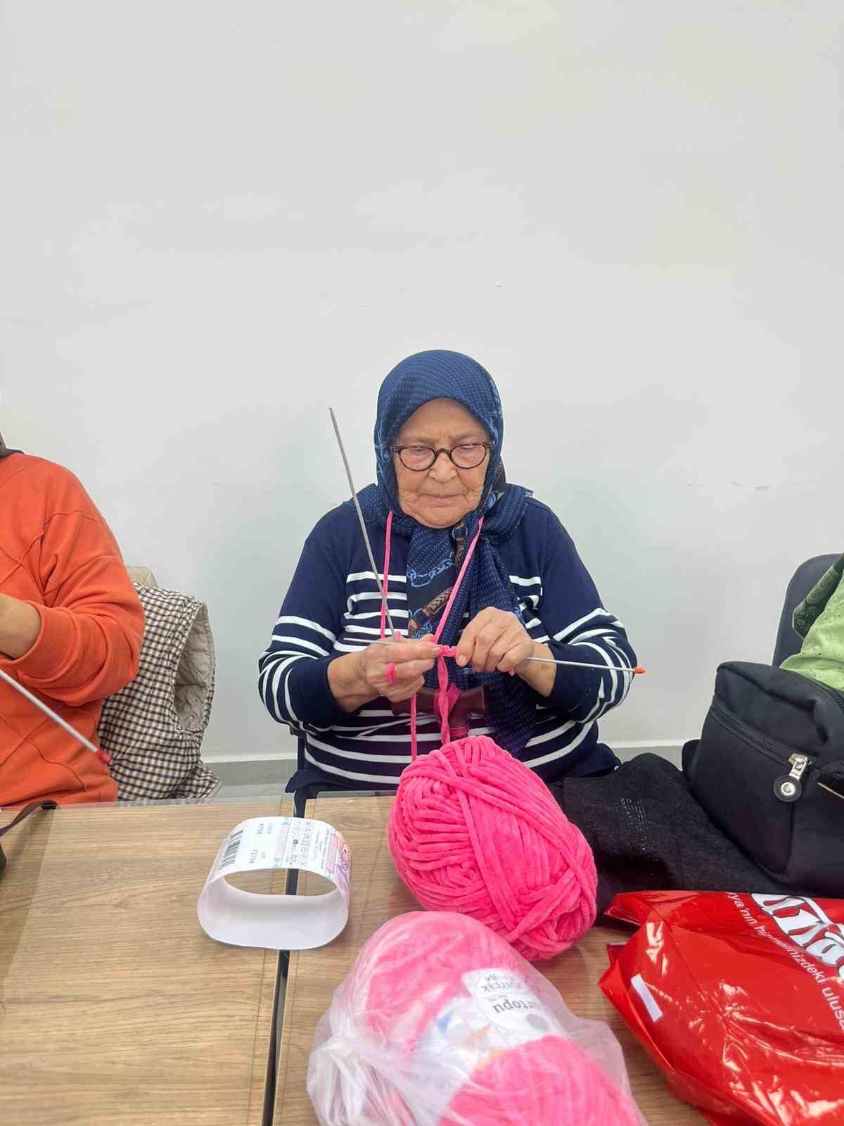 Alzheimera karşı örgü örüyorlar