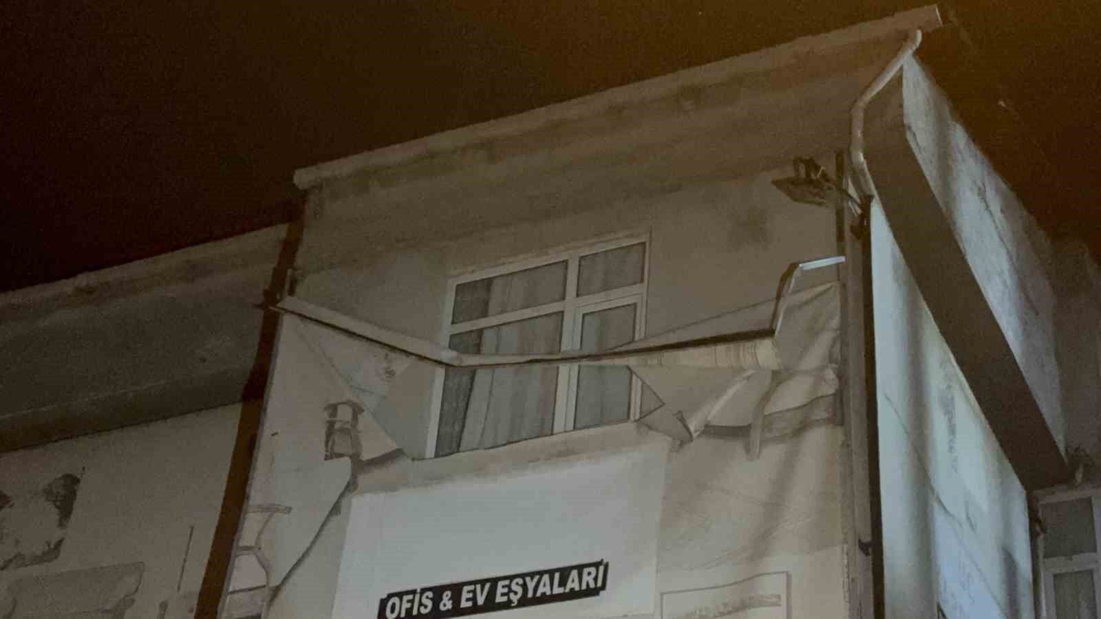 Kocaeli’de bir binanın kolonları çatladı: Aileler korkuyla evi tahliye etti