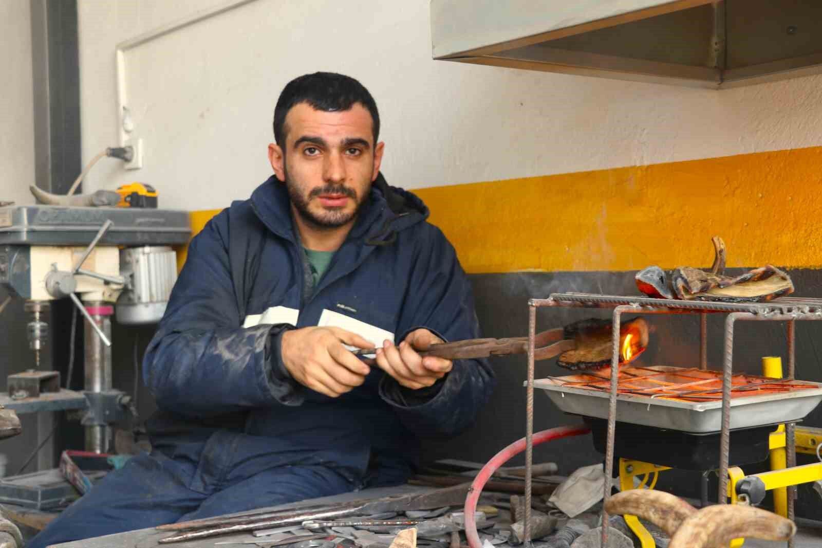 Ünü ülke sınırını aşan Sivas bıçağına ezber bozan modern dokunuş