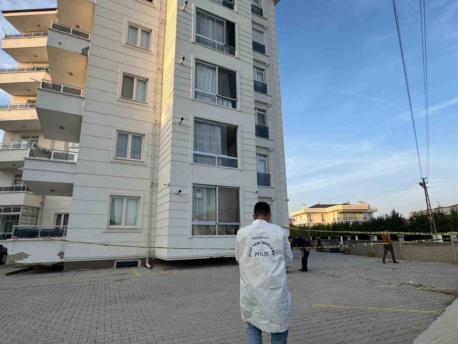 Karaman’da 5’inci kattan düşen öğretmen hayatını kaybetti