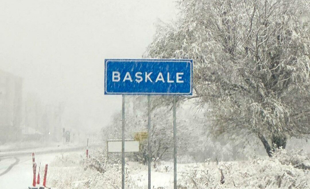 Başkale beyaza büründü