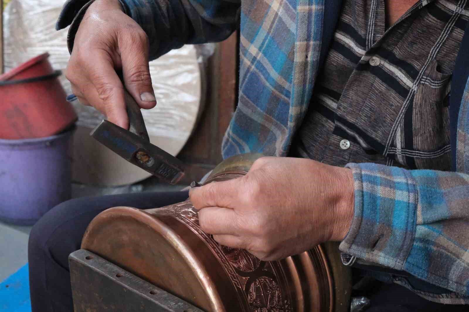 43 yıllık bakır ustası mesleğin sona ermesinden korkuyor