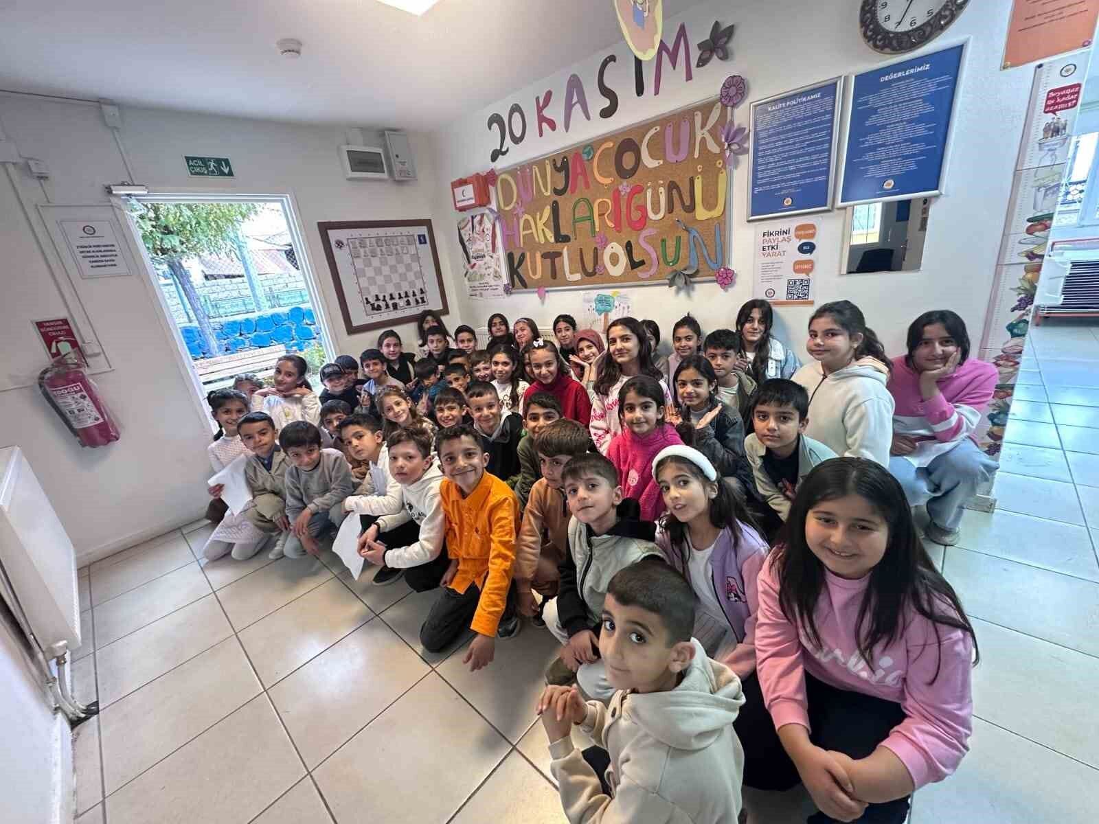 Muradiye’de Dünya Çocuk Hakları Günü Kutlandı