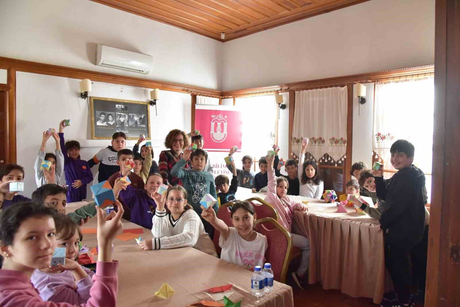 Çocuklar origami ile geometrinin dünyasını keşfetti